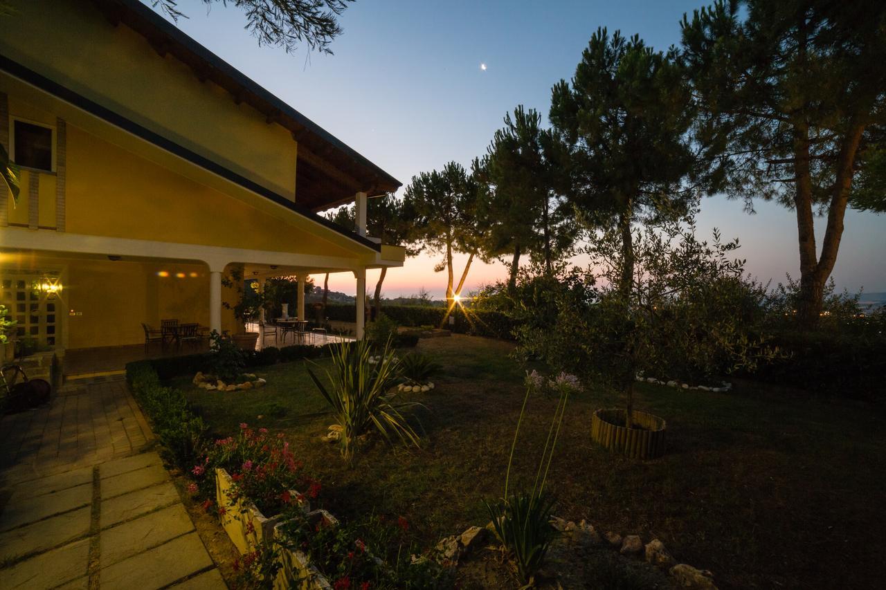 Casale Delle Rose B&B Fattoria Montepagano Kültér fotó
